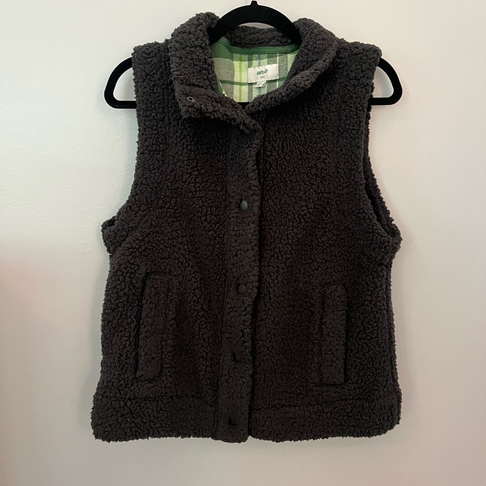 NWT Aerie Black/Charcoal Gray Sherpa Vest
